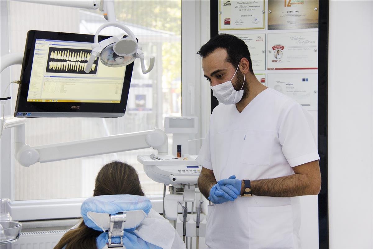 Dental Examination - مركز دينت أكاديمي للرعاية الصحية للفم والأسنان